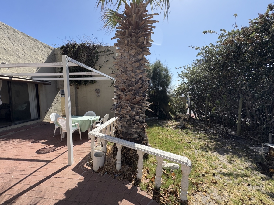 4 Bedroom Property for Sale in Pearl Bay Western Cape